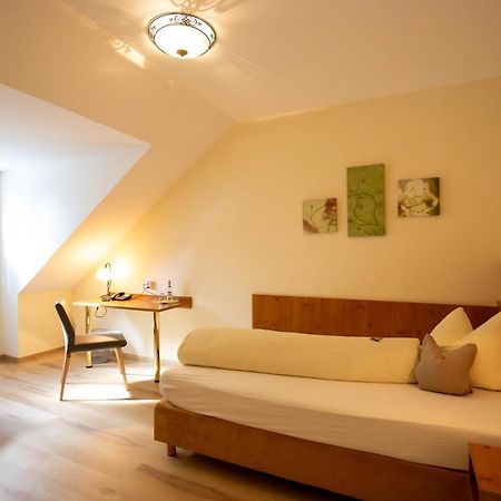 Gasthaus Und Hotel Goettler Josef Румельтсхаузен Экстерьер фото