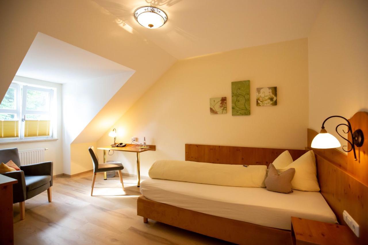 Gasthaus Und Hotel Goettler Josef Румельтсхаузен Экстерьер фото