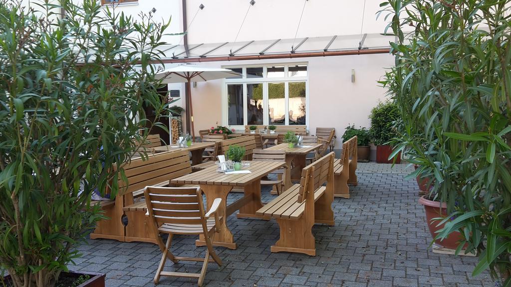 Gasthaus Und Hotel Goettler Josef Румельтсхаузен Экстерьер фото
